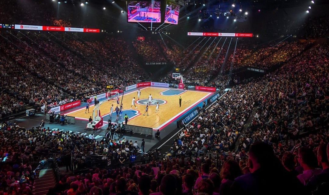Матч арена купить. Accor Arena Париж. Арена матч баскетбол. Баскетбольная Арена экраны. Гуанчжоу баскетбольная Арена.